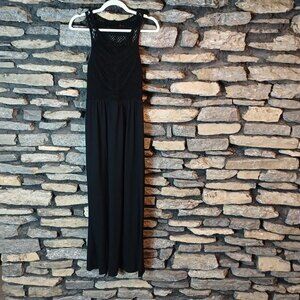 Women's black maxi sleeveless crochet dress fits sz small